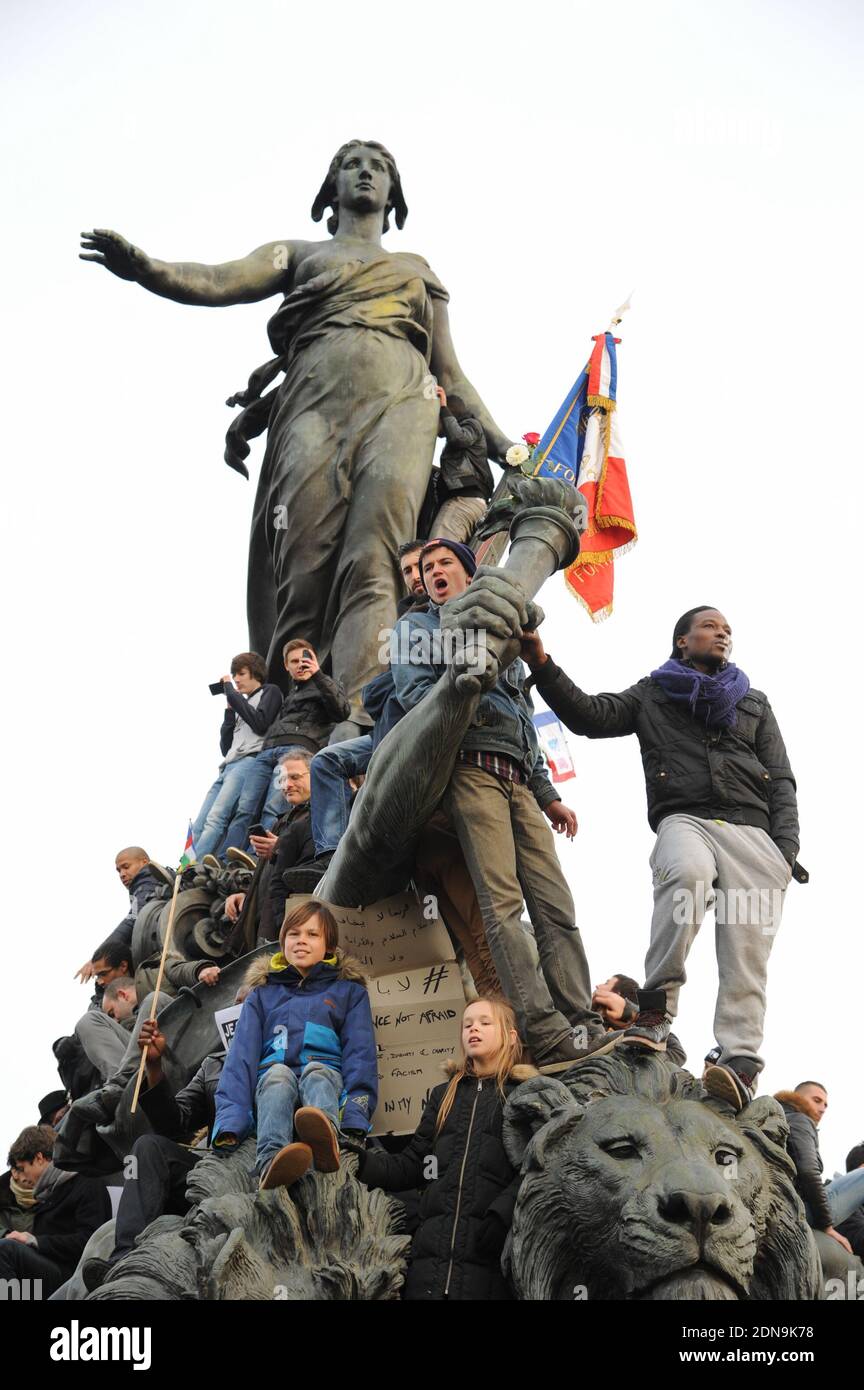 Hunderttausende nehmen am 11. Januar 2015 an einem schweigenden marsch gegen den Terrorismus am Place de la Nation in Paris Teil. Foto von Mireille Ampilhac/ABACAPRESS.COM Stockfoto