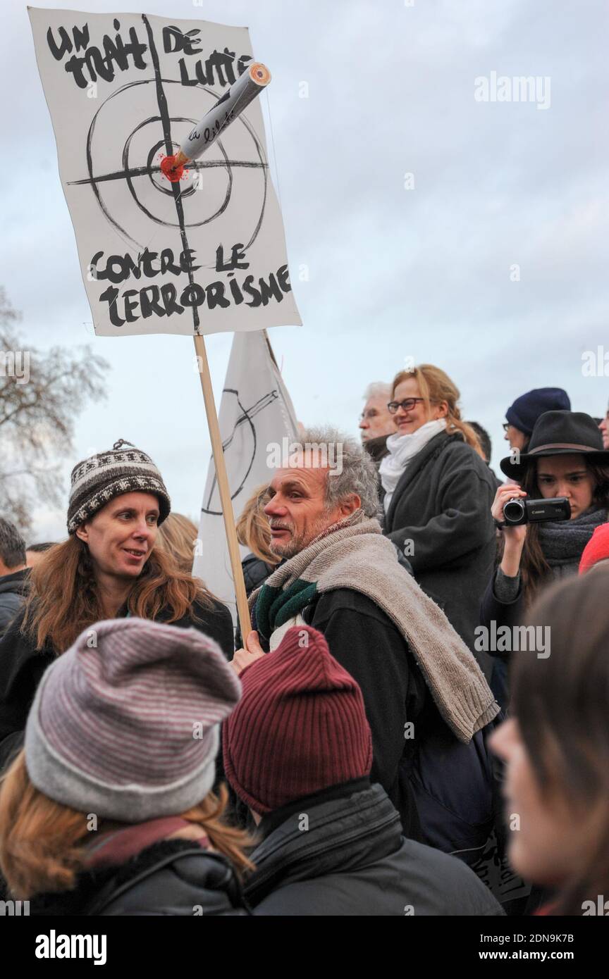 Hunderttausende nehmen am 11. Januar 2015 an einem schweigenden marsch gegen den Terrorismus am Place de la Nation in Paris Teil. Foto von Mireille Ampilhac/ABACAPRESS.COM Stockfoto