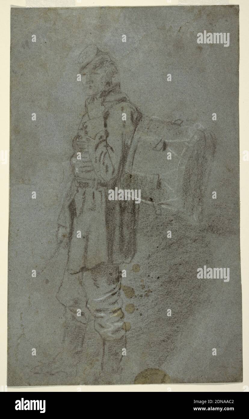 Seitenansicht eines Schlagzeugers, Winslow Homer, Amerikaner, 1836–1910, Holzkohle, weiße Kreide auf blaugrünem Papier, volle vertikale Ansicht eines stehenden Schlagzeugers, von der Seite gezeichnet, mit dem Kopf zum Betrachter gewandt und mit der Trommel auf den Rücken geschnallt., USA, 1864, Figuren, Zeichnung Stockfoto