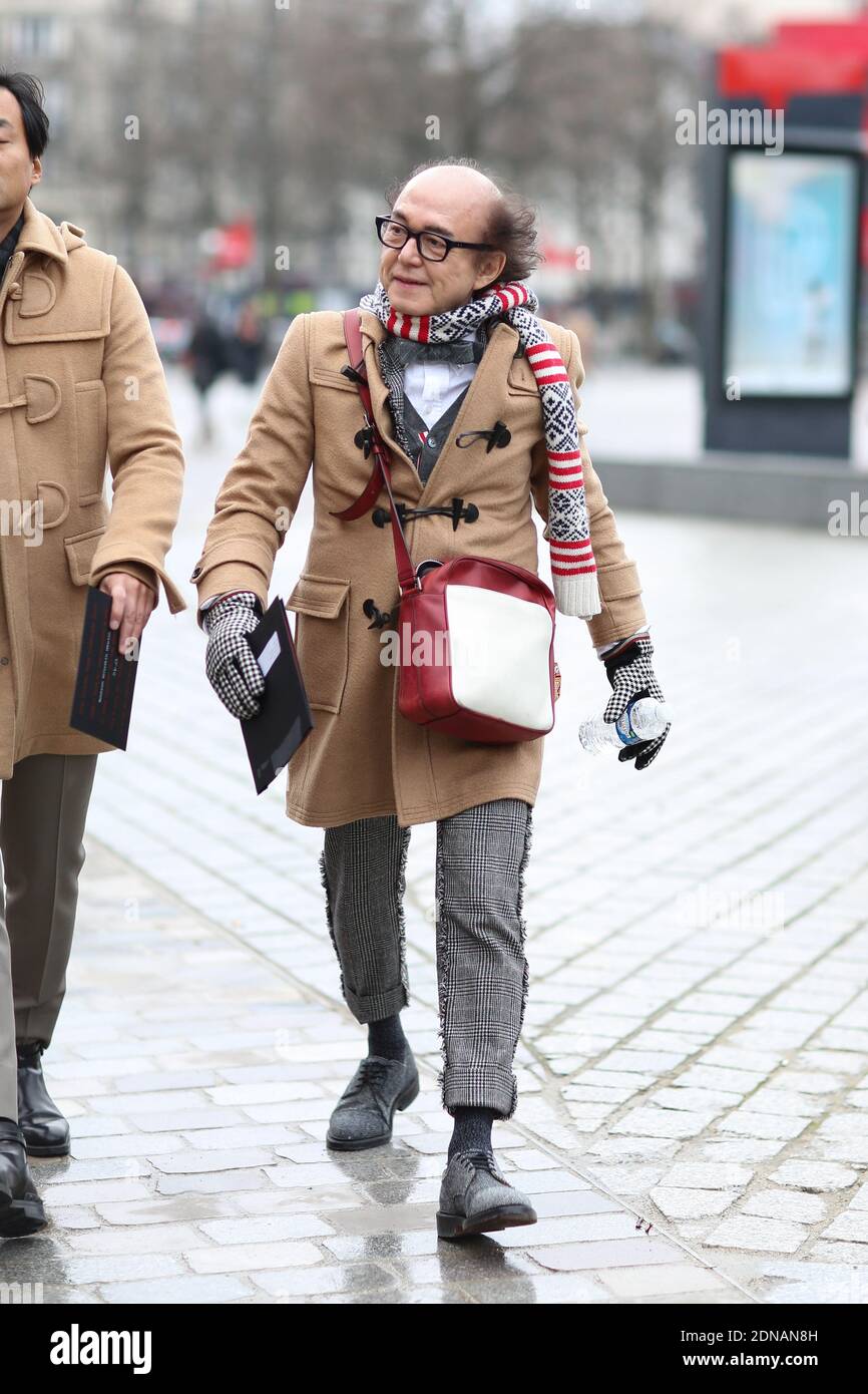 Street Style, Masafumi Suzuki (Chefredakteur von GQ Japan) bei der Herbst-Winter 2015-2016 Menswear Show in Kenzo, die am 24. Januar 2015 in der Philharmonie de Paris, Paris, Frankreich, stattfand. Foto von Marie-Paola Bertrand-Hillion/ABACAPRESS.COM Stockfoto