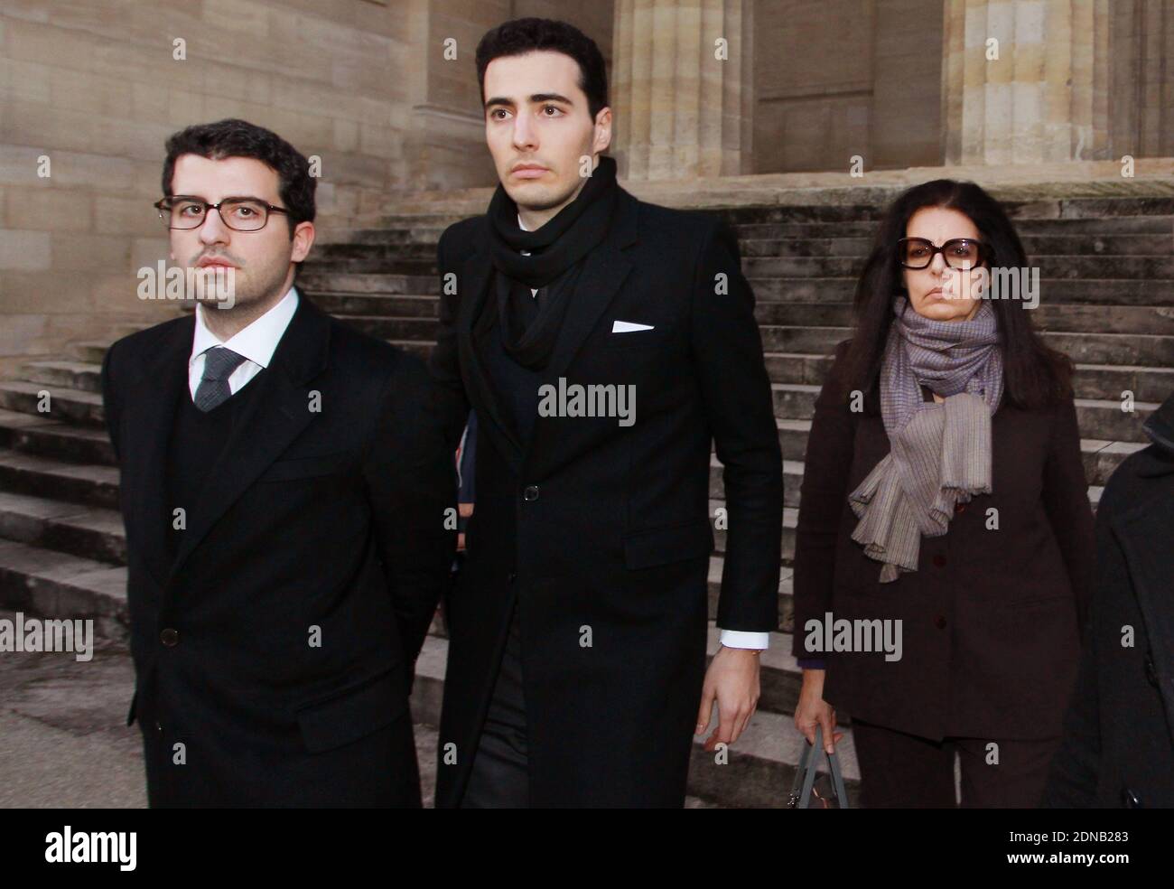 Francoise Bettencourt-Meyers, die Tochter von Liliane Bettencourt und ihren Söhnen Nicolas Meyers (mit Brille) und Jean-Victor Meyers, die nach dem 3. Tag des sogenannten "Bettencourt-Prozesses" das Gericht verlassen, nachdem sie am 28. Januar 2015 in Bordeaux, Südfrankreich, 10 Menschen in der Nähe von L'Oreal Erbin Liliane Bettencourt beschuldigt haben, ihre Demenz "ausgenutzt" zu haben. Foto von Bernard-Salinier/ABACAPRESS.COM Stockfoto