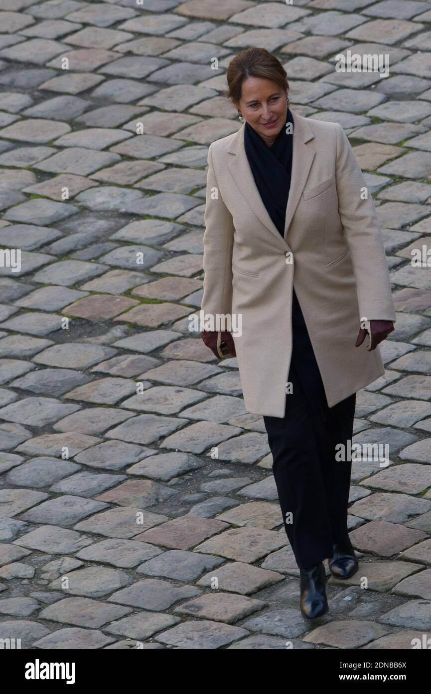 Der französische Minister für Ökologie, nachhaltige Entwicklung und Energie Segolene Royal bei einer Zeremonie im Hotel des Invalides zu Ehren der neun französischen Soldaten, die bei einem Absturz eines griechischen Militärflugzeugs auf einem spanischen Militärflugplatz während eines NATO-Trainings am 3. Februar 2015 in Paris, Frankreich, getötet wurden. Foto von Thierry Orban/ABACAPRESS.COM Stockfoto