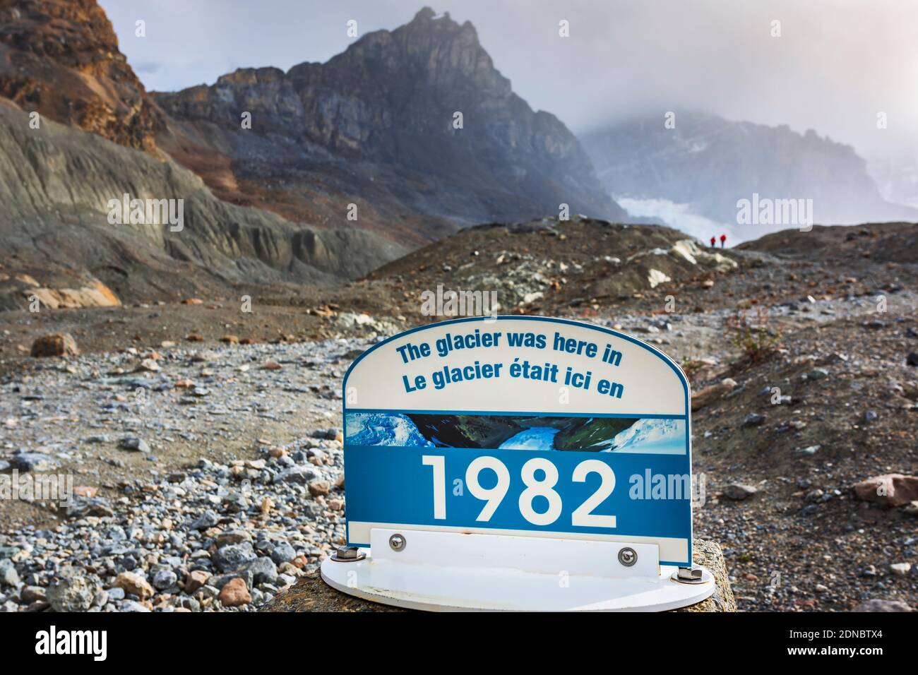 Interpretive sign showing glacier receding at the Athabasca Glacier, Jasper National Park, Alberta, Canada Stockfoto