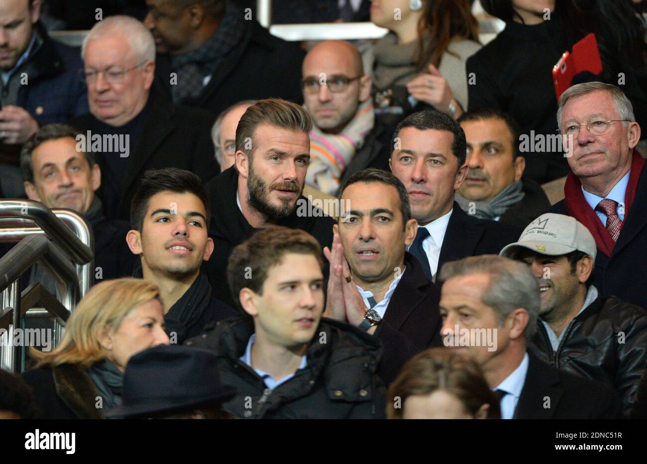 Nicolas Sarkozy, David Beckham, Sir Alex Ferguson, Youri Djorkaeff, Jamel Debbouze, Claire Chazal, Francois Poivre d'Arvor Teilnahme am vierten Fußballspiel der UEFA Champions League, Paris Saint-Germain gegen Chelsea FC im Parc des Princes Stadion in Paris, Frankreich am 17. Februar 2015. Foto von Christian Liewig/ABACAPRESS.COM Stockfoto