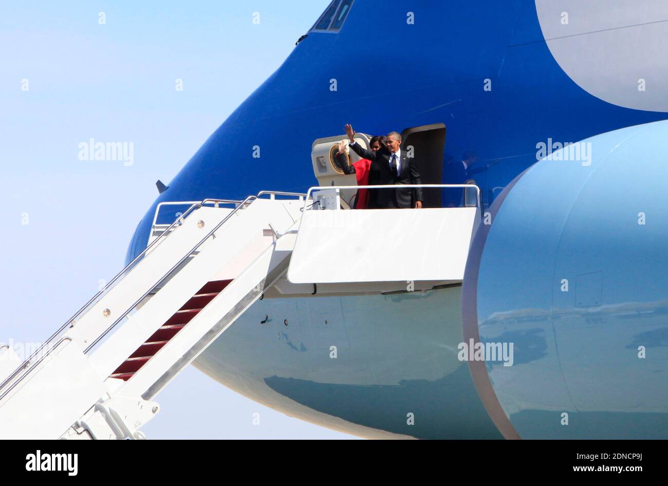 Präsident Obama und First Lady Michelle Obama besteigen Air Force One auf ihrem Weg zur Maxwell Air Force Base. Hinweis: Es gab eine Motokade zum Andrews Air Force Base wegen einer Absperrung im Weißen Haus. Washington, DC, USA, am 07. März 2015. Foto von Dennis Brack/Pool/ABACAPRESS.COM Stockfoto