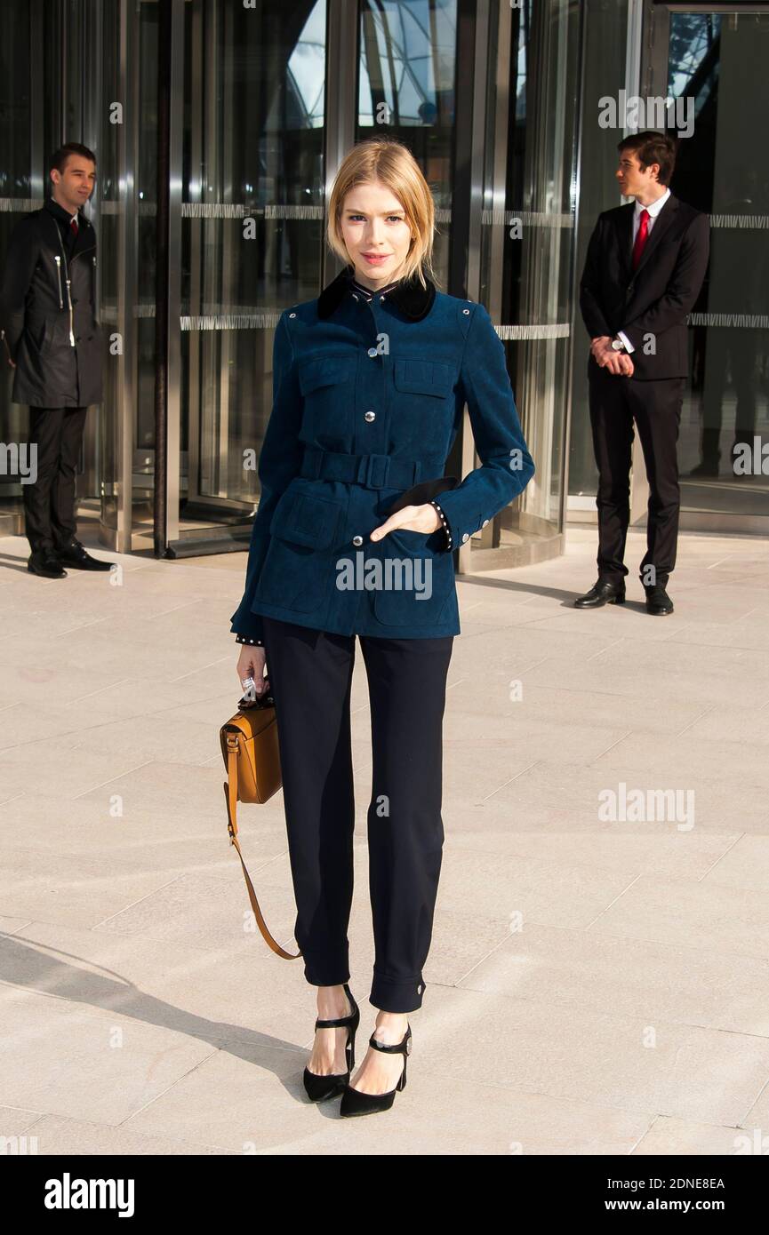 Elena Perminova kommt zur Louis Vuitton Herbst/Winter 2015-2016 Ready-to-Wear Kollektion Show, die am 11. März 2015 in der Fondation Louis Vuitton in Paris, Frankreich, stattfand. Foto von Nicolas Genin/ABACAPRESS.COM Stockfoto