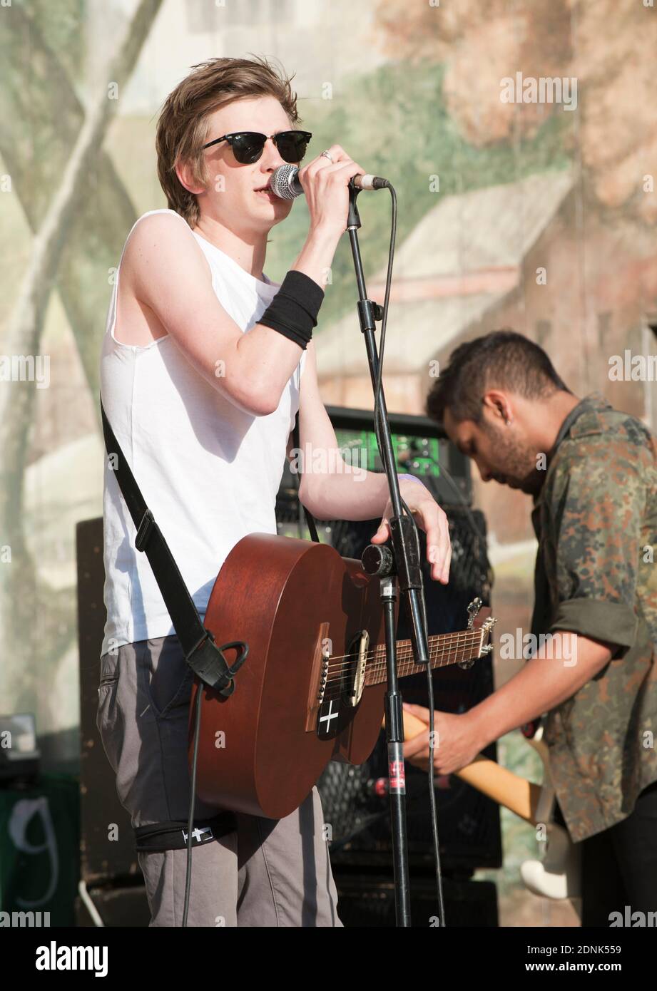 Folk punk band Fotos und Bildmaterial in hoher Auflösung Alamy