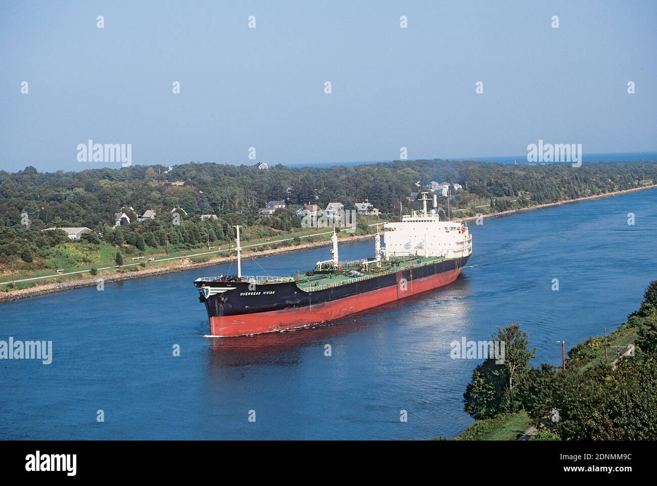 Übersee Vivian Öltankschiff auf Cape Cod Canal Stockfoto