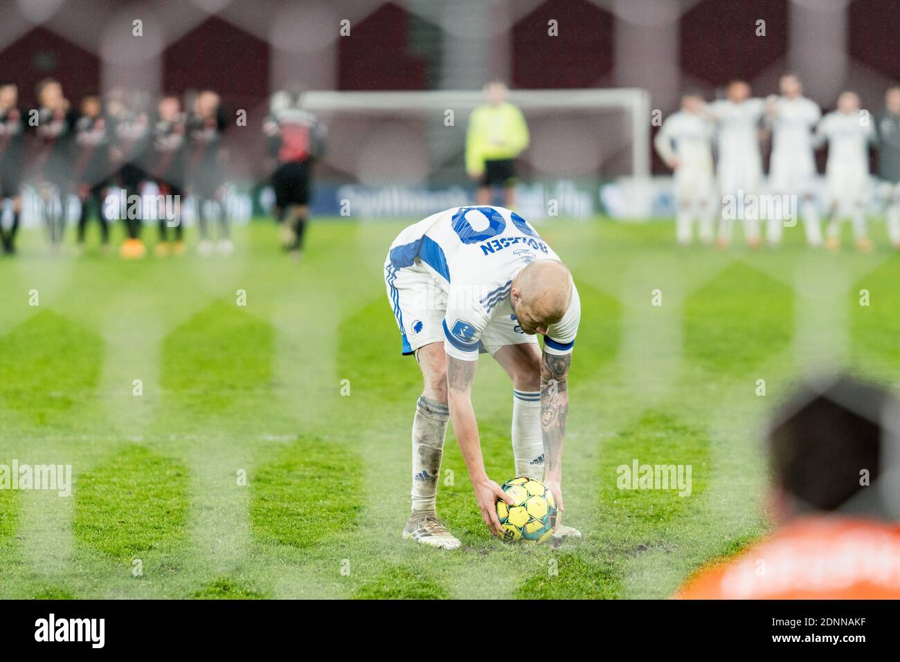 Kopenhagen, Dänemark. Dezember 2020. Nicolai Boilesen (20) vom FC Copenhagen punktet beim Elfmeterschießen im dänischen Sydbank Cup-Spiel zwischen dem FC Copenhagen und dem FC Midtjylland im Kopenhagener Park. (Foto Kredit: Gonzales Foto/Alamy Live News Stockfoto