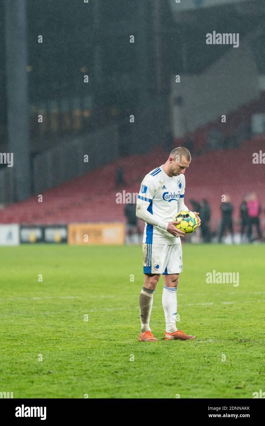 Kopenhagen, Dänemark. Dezember 2020. Kamil Wilczek (9) vom FC Kopenhagen punktet beim Elfmeterschießen im dänischen Sydbank Cup-Spiel zwischen dem FC Kopenhagen und dem FC Midtjylland in Parken in Kopenhagen am Strafpunkt. (Foto Kredit: Gonzales Foto/Alamy Live News Stockfoto