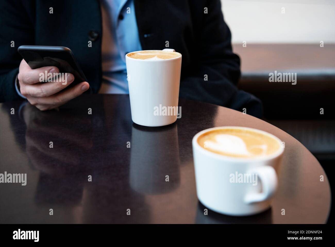 Kaffee auf dem Tisch Stockfoto