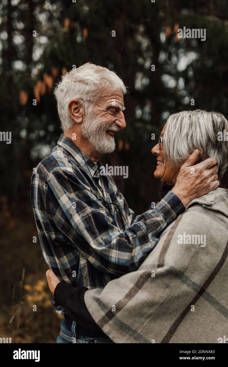 Gerne älteres Paar zusammen Stockfoto