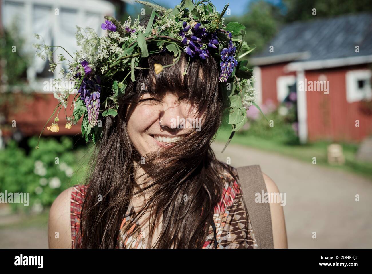 Happy woman wearing flower wreath Stockfoto
