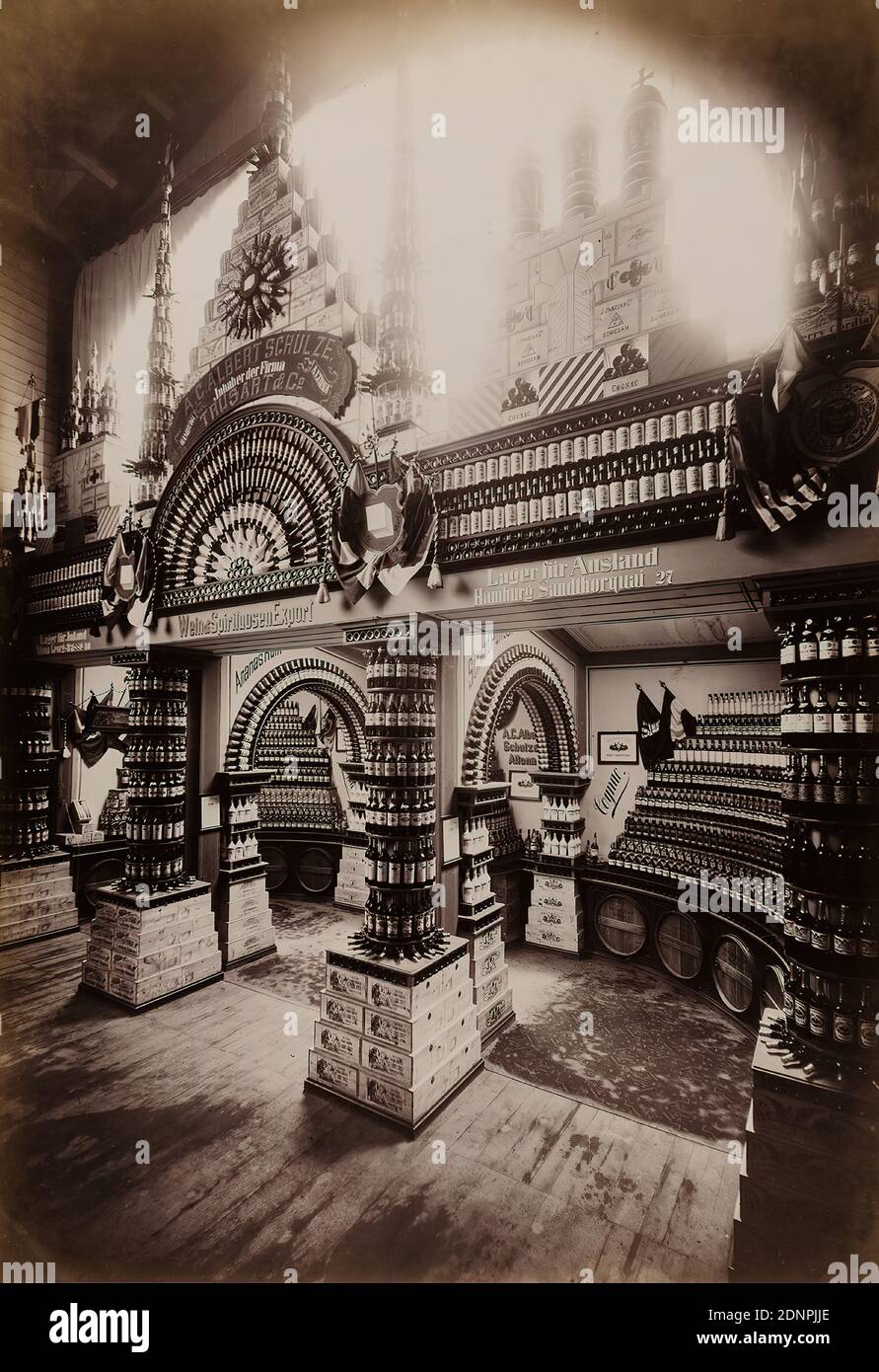 Georg Koppmann, Präsentation der Firma A.C. Albert Schulze, Altona auf der Hamburger Handels- und Industrieausstellung 1889, Albumin-Papier, schwarz-weiß-positiv-Verfahren, Bildgröße: Höhe: 38.5 cm; Breite: 26.7 cm, beschriftet: recto u.: Gedruckt auf Trägerkarton: Photographie von G. Koppmann & Co. Fotografiert Juni 1889, Hamburg Handels- und Industrieausstellung 1889, A.C. Albert Schulze, Altona, Deutschland, Fotografie, Interieur, Messe (Handel Stockfoto