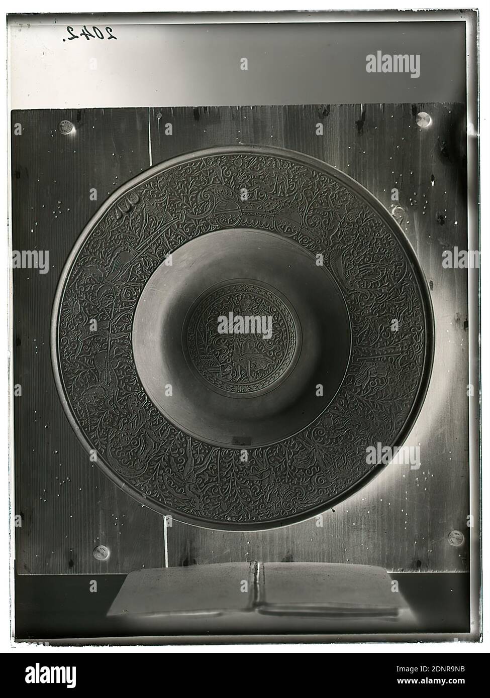 Wilhelm Weimar, Platte, Glasnegativ, schwarz-weiß Negativ-Verfahren, gesamt: Höhe: 23.8 cm; Breite: 17.8 cm, nummeriert: Oben links: In schwarzer Tinte: Werk der angewandten Kunst (Metalle Stockfoto