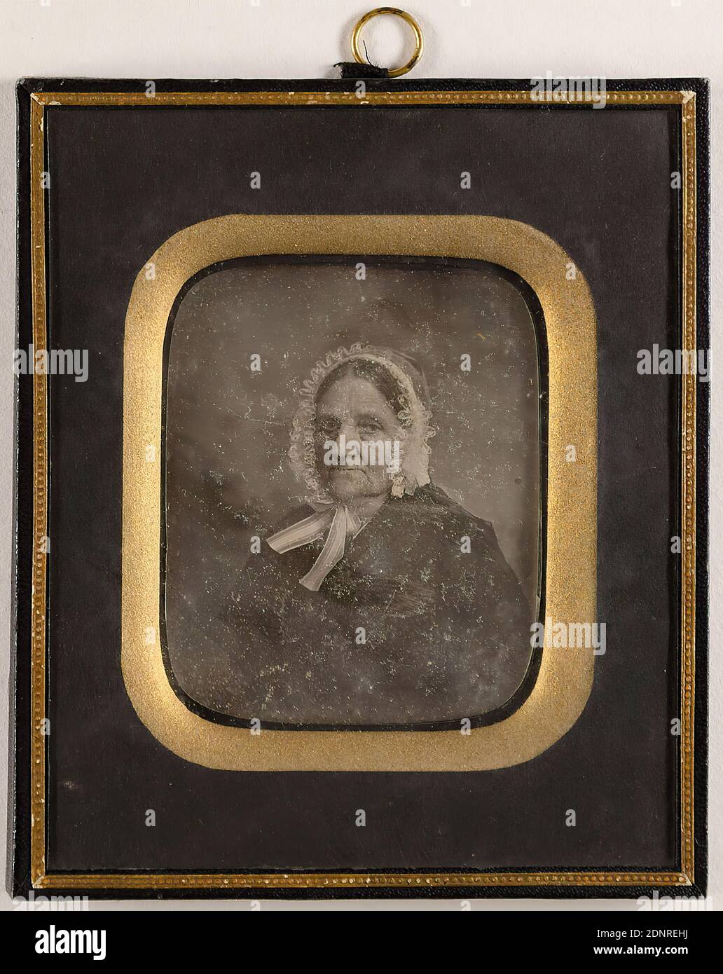 Carl Ferdinand Stelzner, Sophie Margarethe Morewood, geb. Dallmer (1778-1865), Daguerreotypie, Bildgröße (7.5 x 6; 13 x 11): Höhe: 7.50 cm; Breite: 6.00 cm, Etikett: verso: Titel, Hersteller, Porträtfotografie, Alte Frau, Büste, Dreiviertelansicht, Kopfschmuck Stockfoto