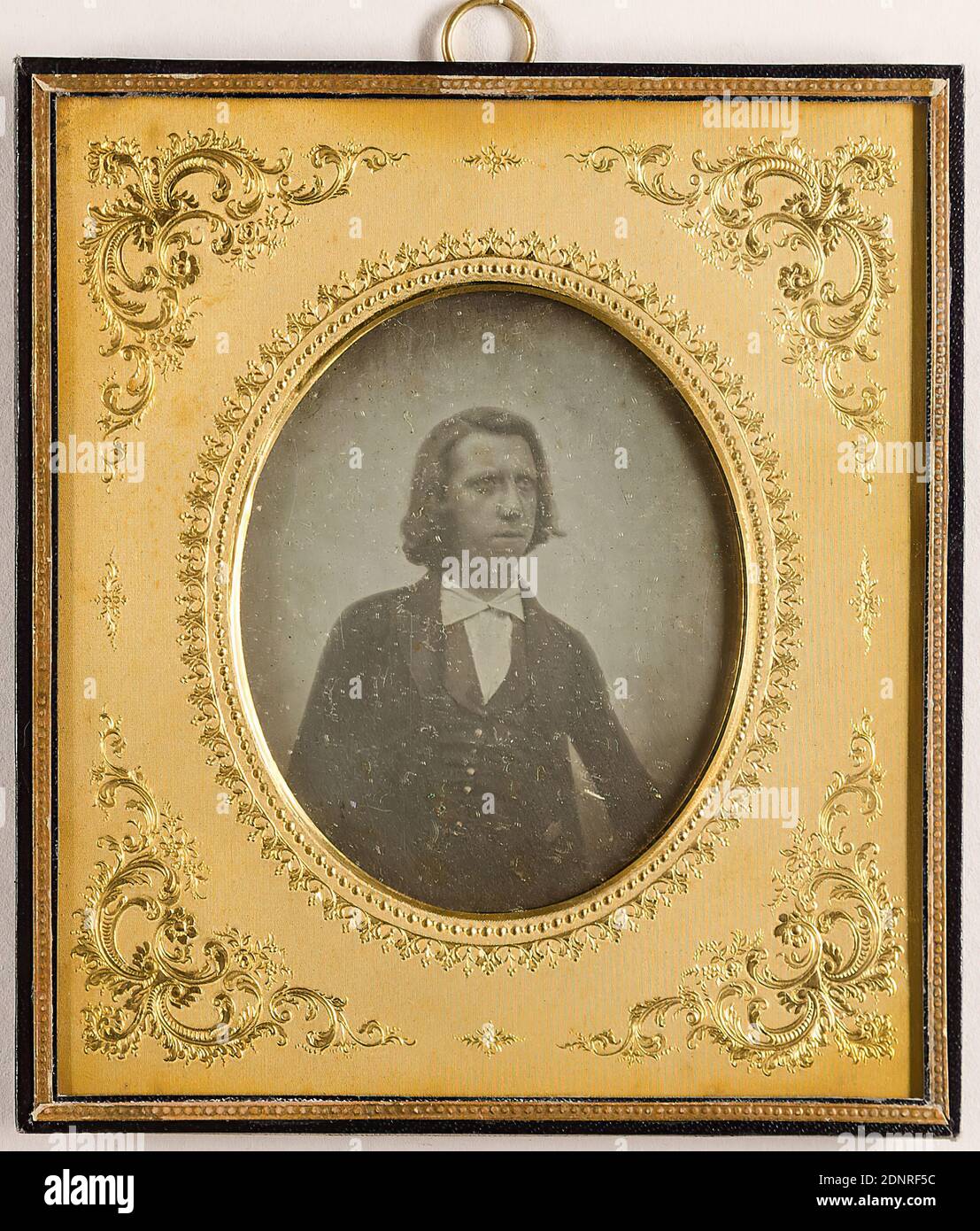 Andres Krüß, Edmund Johann Krüß (1824-1906), Daguerreotypie, Bildgröße: Höhe: 7,40 cm; Breite: 6,10 cm, Etikett: verso: Hersteller, Titel, Porträtfotografie, junger Mann, Teenager, Mann, Halbportrait, Edmund Johann Krüß Stockfoto