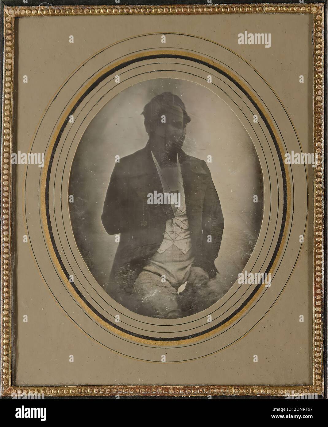 Dr. med. Engholm, dänischer Militärchef (gest. 1880), Daguerreotypie, Bildgröße: Höhe: 9.00 cm; Breite: 7.30 cm, in Tinte: Hersteller, Titel, Porträtfotografie, sitzende Figur, halblanges Porträt, Mann, historische Person, Arzt, Arzt Stockfoto