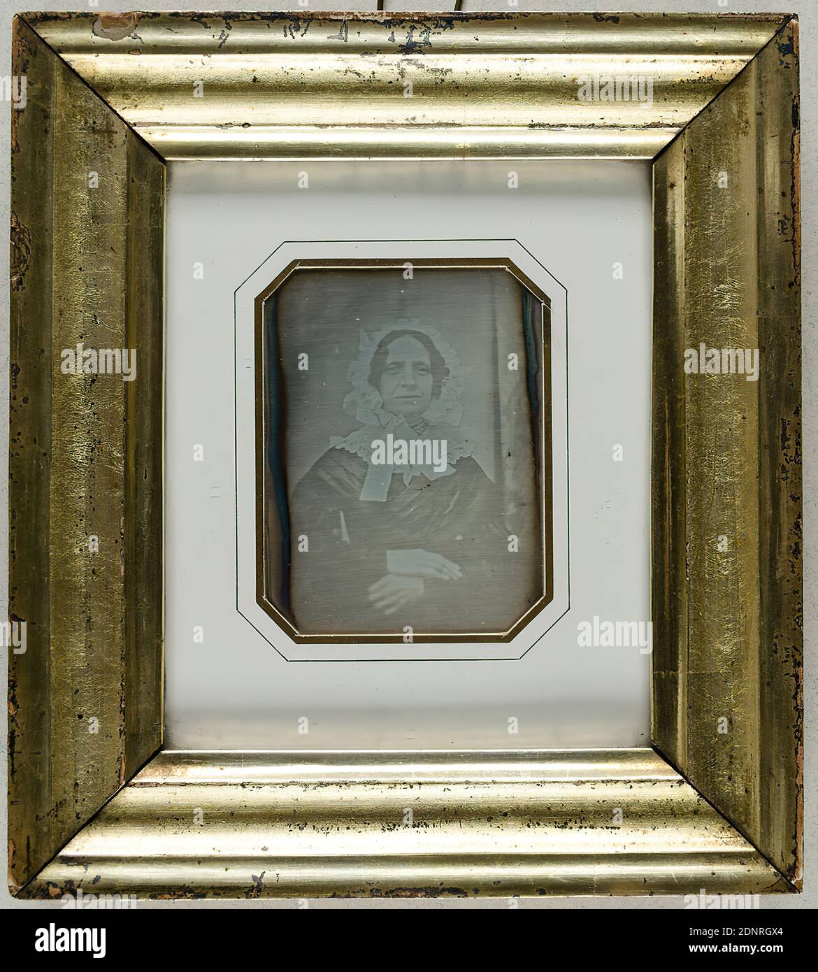 Ludwig Schultz, Anna de Drusina, geb. Fränkel (1783-1846), Hamburg, Daguerreotypie, Bildgröße: Höhe: 6,30 cm; Breite: 4,70 cm, Etikett: verso Mitte (Studiobocker): Daguerreotyp-Atelier, von, Ludw. Schultz, Hamburg, Neuerwall Nr. 12, 6tes Haus vom Jungfernsteig rechts, beschriftet: In schwarzer Tusche an der Rückwand: Anna de Drusina geb. Fränkel, geb. 20. Oktober 1783. Moskau, gestorben am 30. August 1846. Hamburg, nummeriert: verso und: In schwarzer Tinte auf Etikett: D.S. 437, Porträtfotografie, Frau, Kopfbedeckung Stockfoto