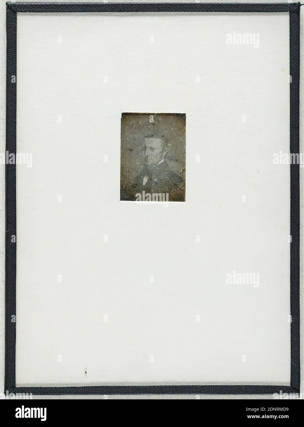 Mann, Daguerreotype, Bildgröße: Höhe: 2,70 cm; Breite: 2,00 cm, Etikett: verso: Gestempelt: Porträtfotografie, Büste, Dreiviertelansicht, Mann Stockfoto