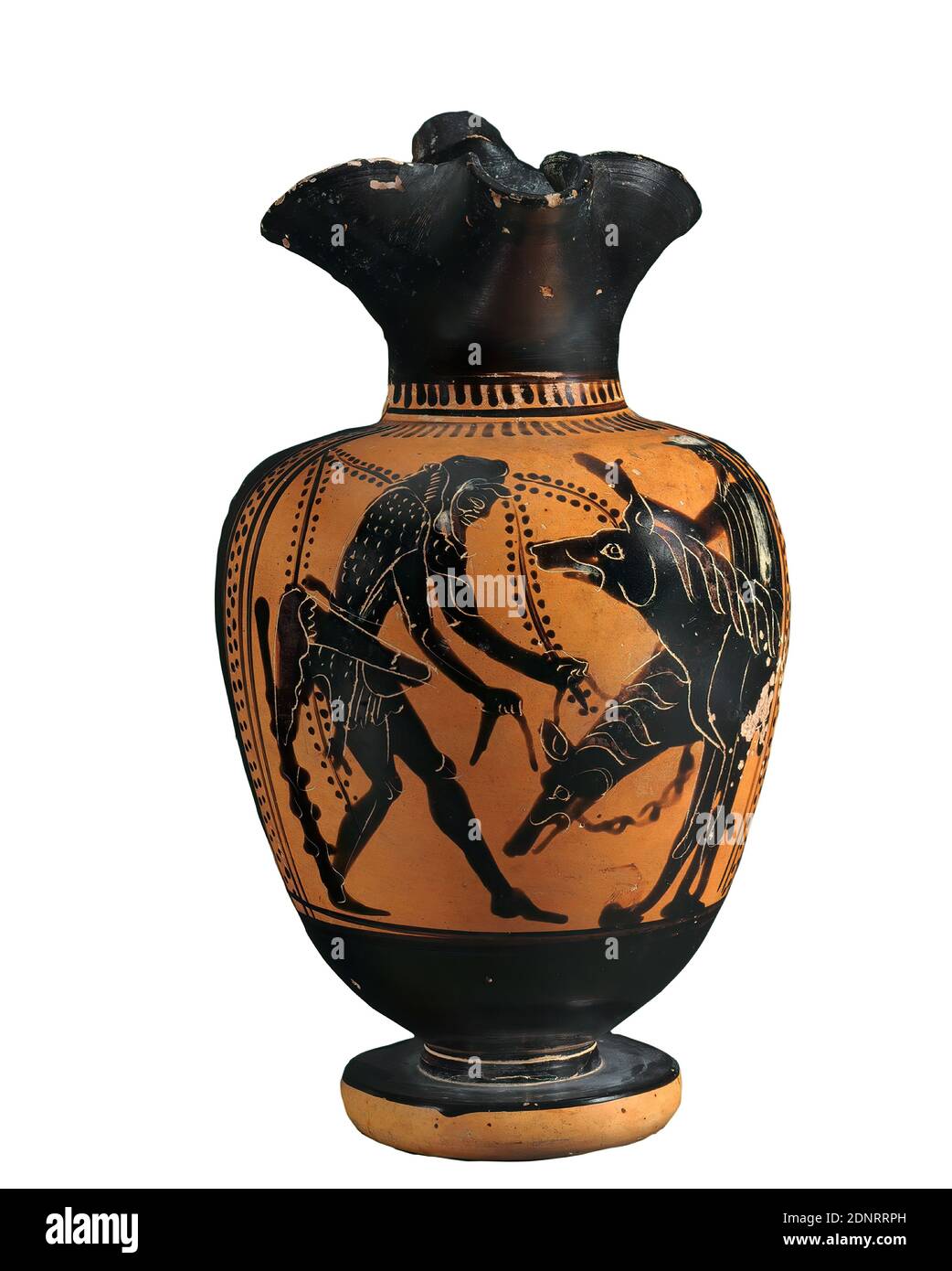 Athena Maler, Oinochoe (Herakles und Kerberos), Ton, schnell gedreht, bemalt (Keramik), abwechselnd gebrannt, Ton, gedreht und bemalt, Gesamt: Höhe: 18.9 cm; Durchmesser: 11 cm, Keramik, Cerberus wird von Herkules eingefangen, spätarchaisch, die Oinochoe ist mit der Darstellung einer der zwölf legendären Taten des griechischen Helden Herakles verziert. Auf der linken Seite ist der Held dargestellt, erkennbar an seiner Löwenhaut, Köcher und Keule. Er ist dabei, den zweiköpfigen Kerberos, den Hüter des Eintritts in die Unterwelt, zu binden. Hinter dem Höllenhund ist der Bote der Götter Hermes, gekleidet in Chiton Stockfoto