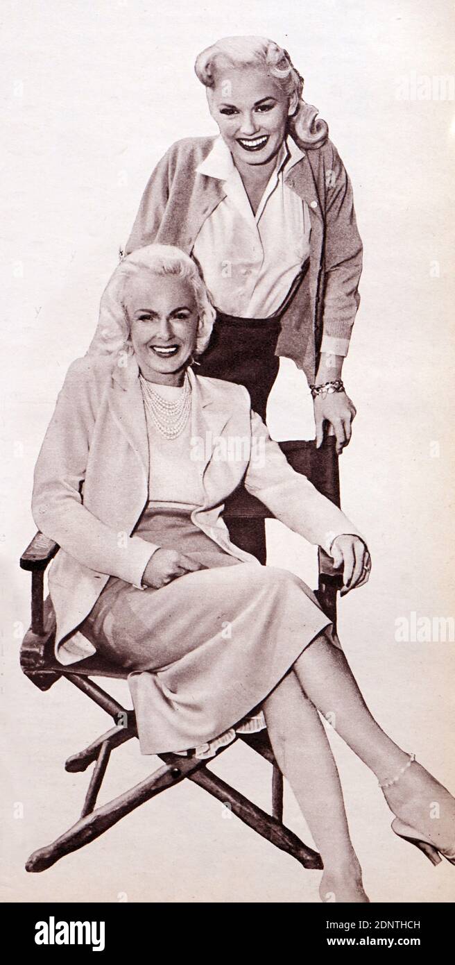 Foto von Mamie Van Doren (1931-) mit ihrer Mutter Lucille Harriet Bennett (1912-1995). Stockfoto