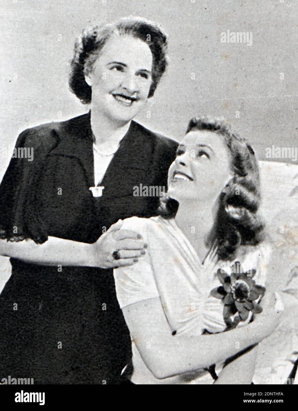 Foto von Judy Garland mit ihrer Mutter Ethel Marion. Stockfoto