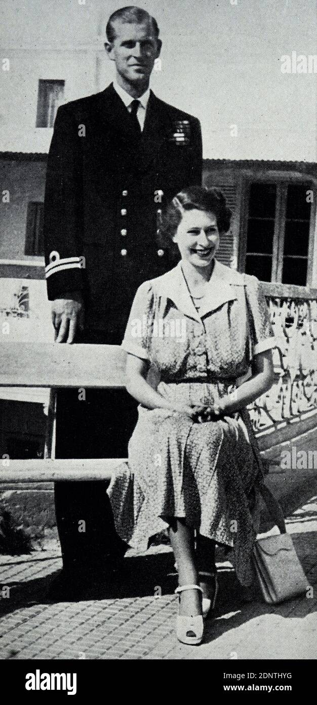 Foto von Königin Elizabeth II. Und dem Herzog von Edinburgh auf dem Gelände der Villa von Earl Mountbatten auf Malta. Stockfoto