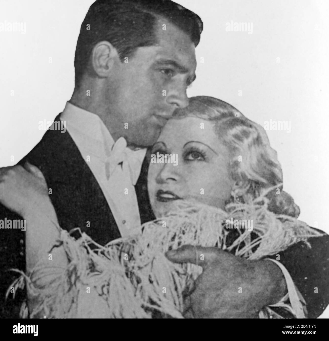 Filmstill aus 'She Done Him Wrong' mit Mae West, Cary Grant, Gilbert Roland und Owen Moore. Stockfoto