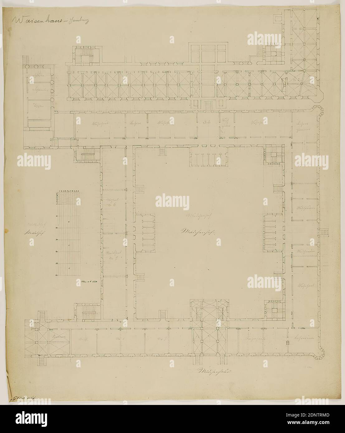 Theodor Bülau, Waisenhaus, Hamburg. Wettbewerbsdesign des Kernkomplexes. Grundriss erster Stock. Rechte Hälfte mit Mittelflügel und Mädchenflügel, teilweise Grundriss Keller, Papier, Stift, Tinte, Bleistift, Stift und Tuschezeichnung, Blattgröße: Höhe: 65.8 cm; Breite: 56.3 cm, beschriftet und datiert: recto: In Tinte: Mai a.d. 1854, Glück auf, eingeschrieben: recto o. li.: In Lead: Waisenhaus in Hamburg, Entwurfszeichnungen, Entwurf, Bauplan, Waisenhaus, Architektur, säkulare Architektur Stockfoto