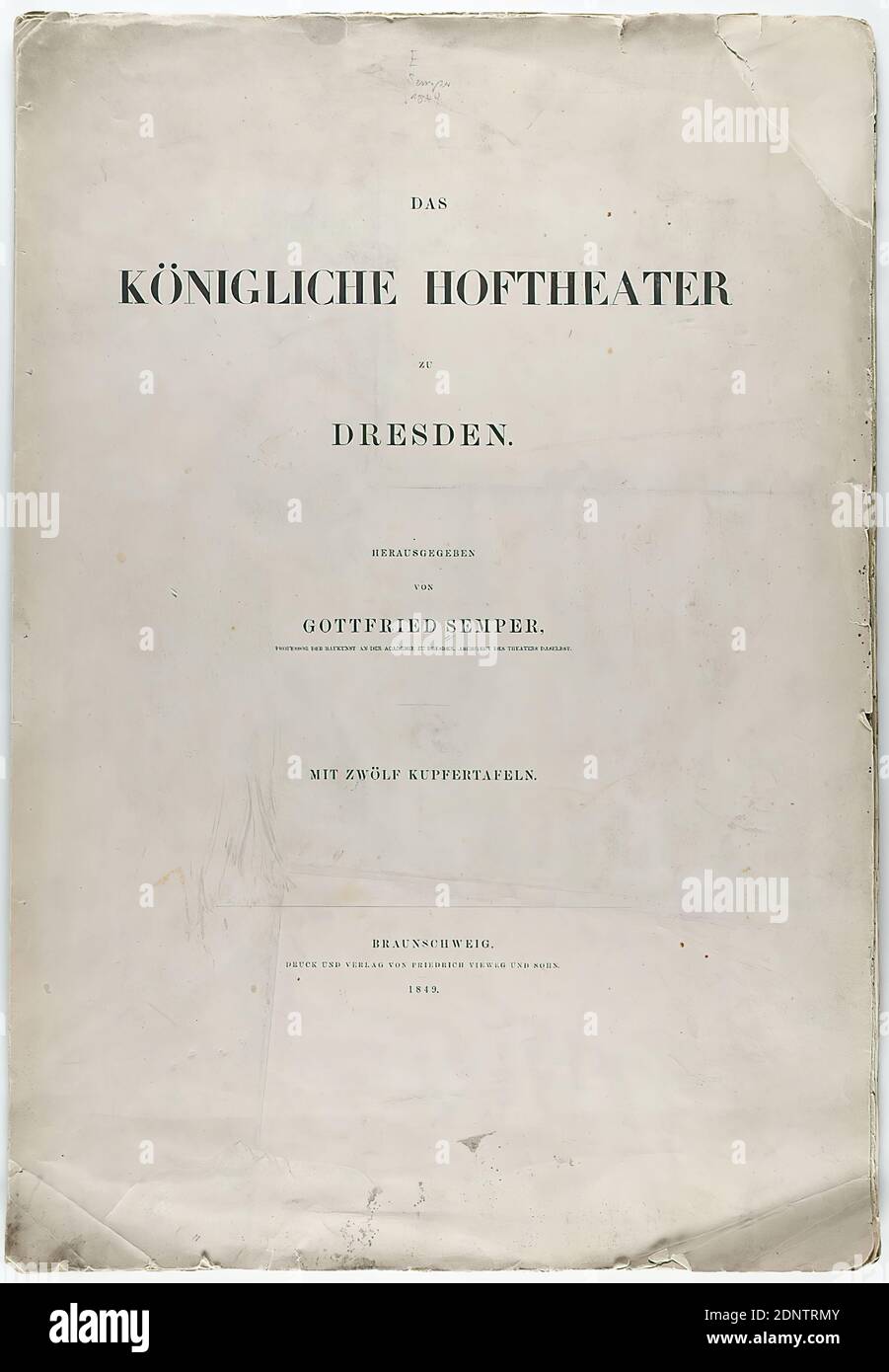 Verlag Friedrich Vieweg und Sohn, Gottfried Semper, Königliches Hoftheater Dresden, hrsg. von Gottfried Semper, Braunschweig 1849, Altbestand, wohl A 1903, Papier, Kupferstich, gesamt: Höhe: 53 cm; Breite: 36 cm, Stempel: Auf der Innenseite der beiliegenden Einführung: verso auf den 12 Tafeln: Adresse, Portfolio Werke, Drucke, Drucksachen, Theater, Theater Performance, Architekturzeichnung oder Modell, Architektur, Oper, hist. Gebäude, Ort, Straße Stockfoto