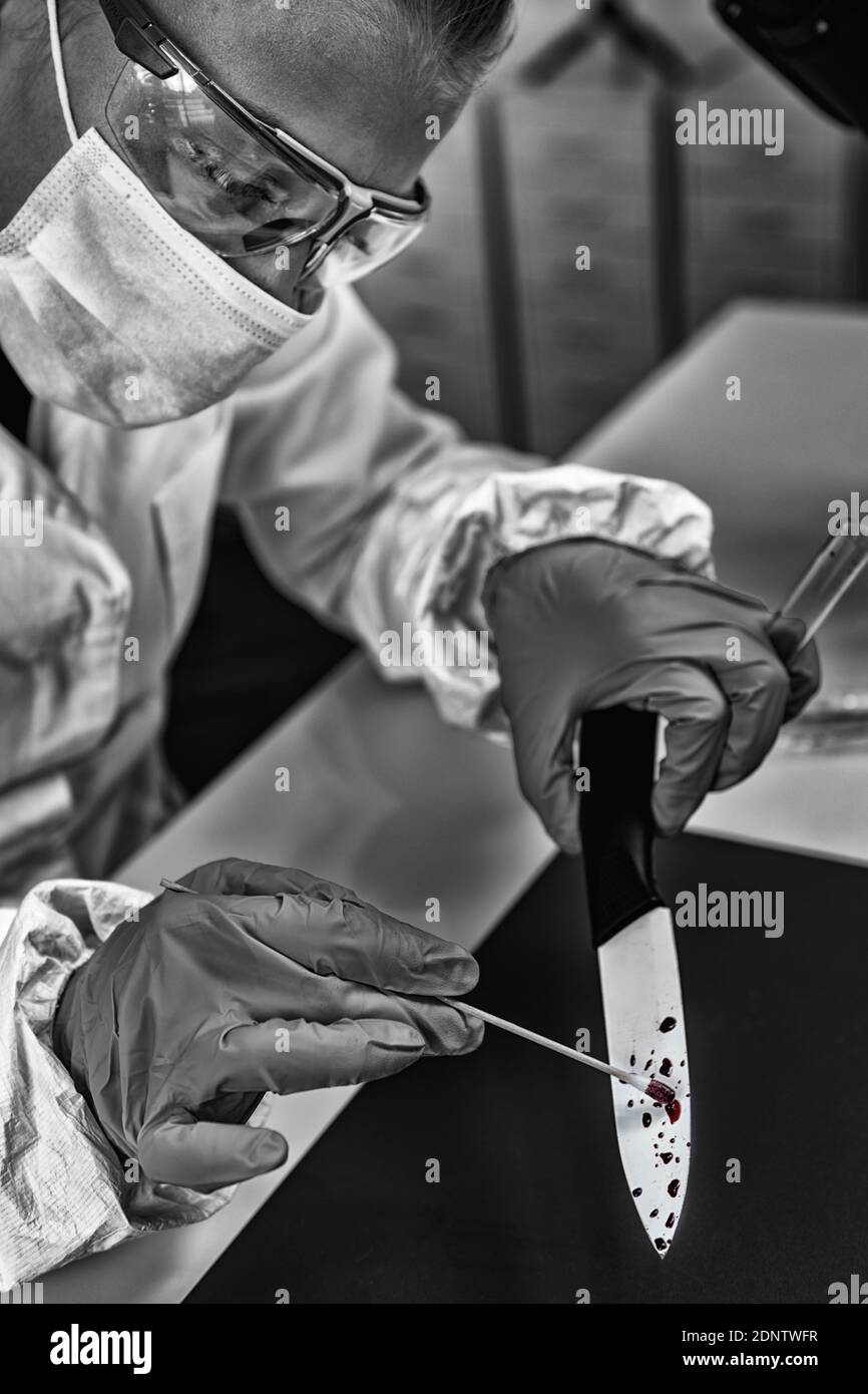 Experte Der Forensik Stockfotos Und Bilder Kaufen Alamy