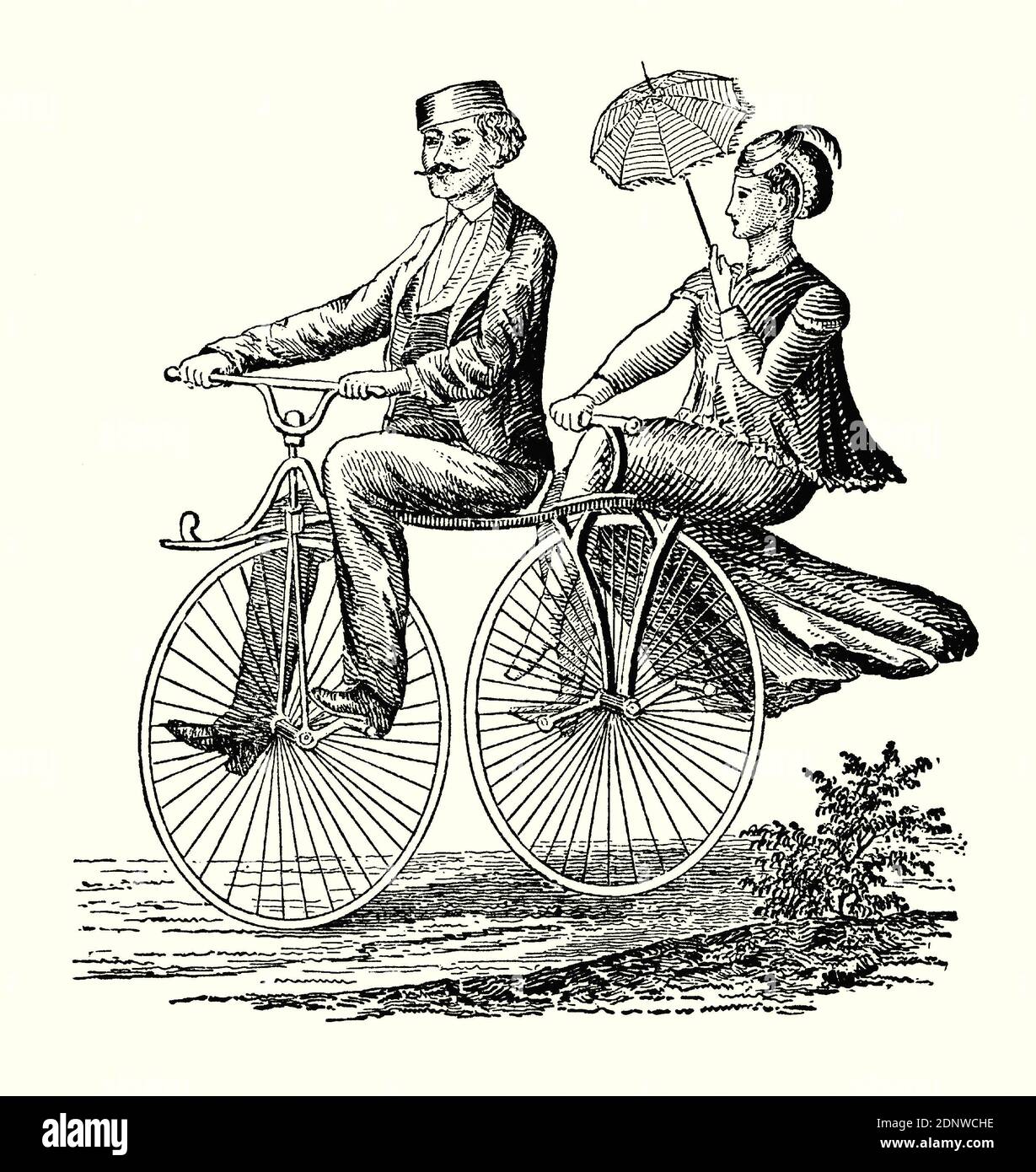 Eine alte Gravur eines Mannes und einer Frau, die im 19. Jahrhundert ein Tandem-Fahrrad fahren. Es ist aus einem viktorianischen Maschinenbaubuch der 1880er Jahre. Dieses amüsante Bild zeigt, dass die Frau einen Sonnenschirm hält und sich auf dem Rücksitz des Motorrads in Seitensattelposition befindet – der Mann macht vielleicht den größten Teil des Pedalierens! Viele Fahrradtypen wurden während der viktorianischen Zeit erfunden – von dem wirklich nützlichen bis zum fantasievollen und amüsanten Design variierend. Stockfoto