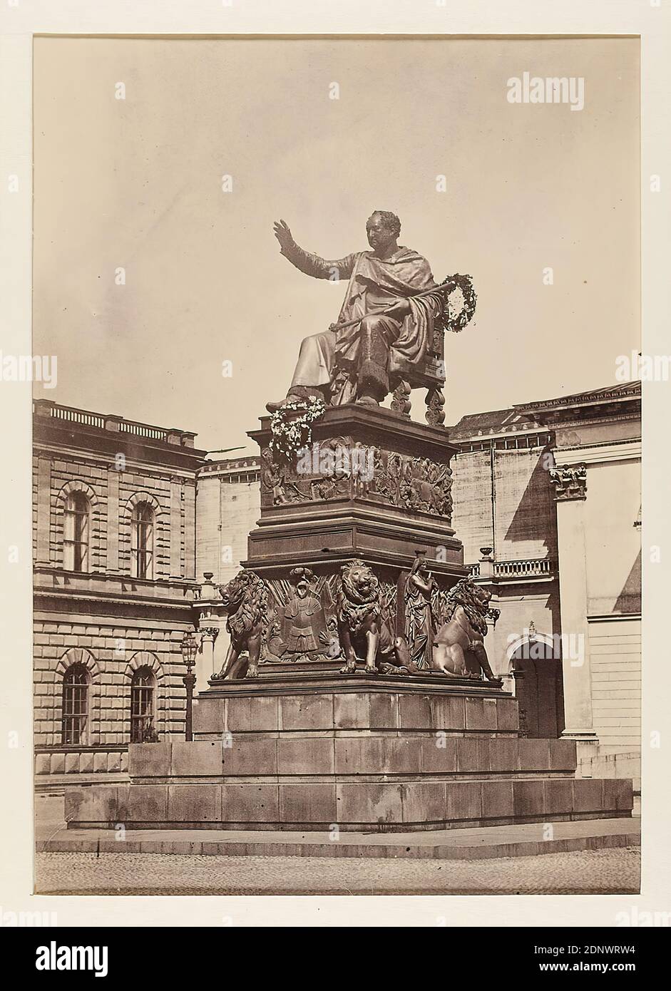 Georg Böttger, Denkmal König Max I, München, Albumin-Papier, schwarz-weiß-positiver Prozess, Bildgröße: Höhe: 20.00 cm; Breite: 14.40 cm, Denkmal, Statue, Straßen und Plätze, hist. Gebäude, Lokalität, Straße, hist. Ort, Stadt, Dorf, König Stockfoto