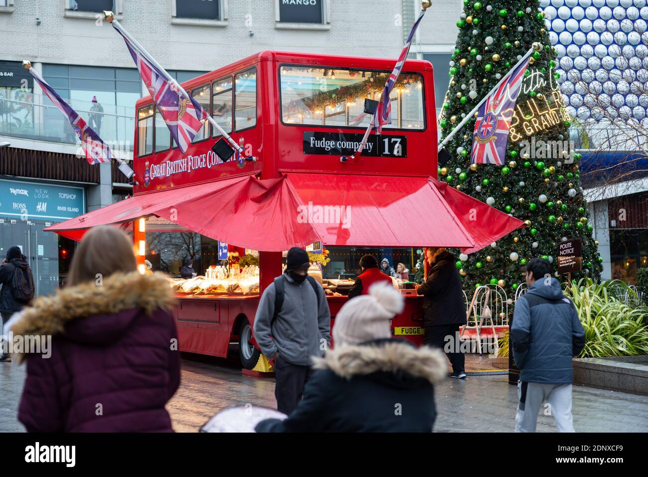 British Fudge Company roten Bus in Birmingham zu Weihnachten, 2020 Stockfoto
