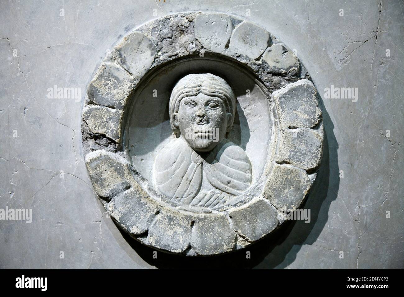 Italien Emilia Romagna Parma - Diözesanmuseum - Teller mit Büste im Cypeus Stockfoto