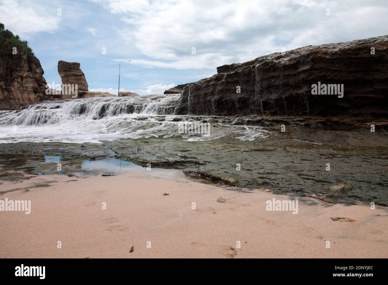 Klayar Beach ist eines der touristischen Ziele in Pacitan Bezirk, Ost-Java. Stockfoto