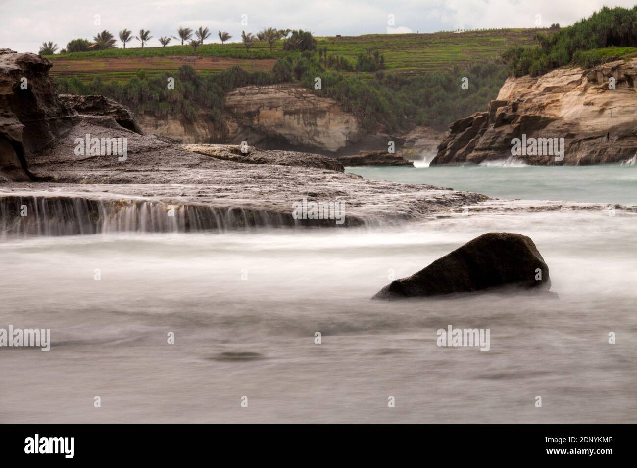 Klayar Beach ist eines der touristischen Ziele in Pacitan Bezirk, Ost-Java. Stockfoto