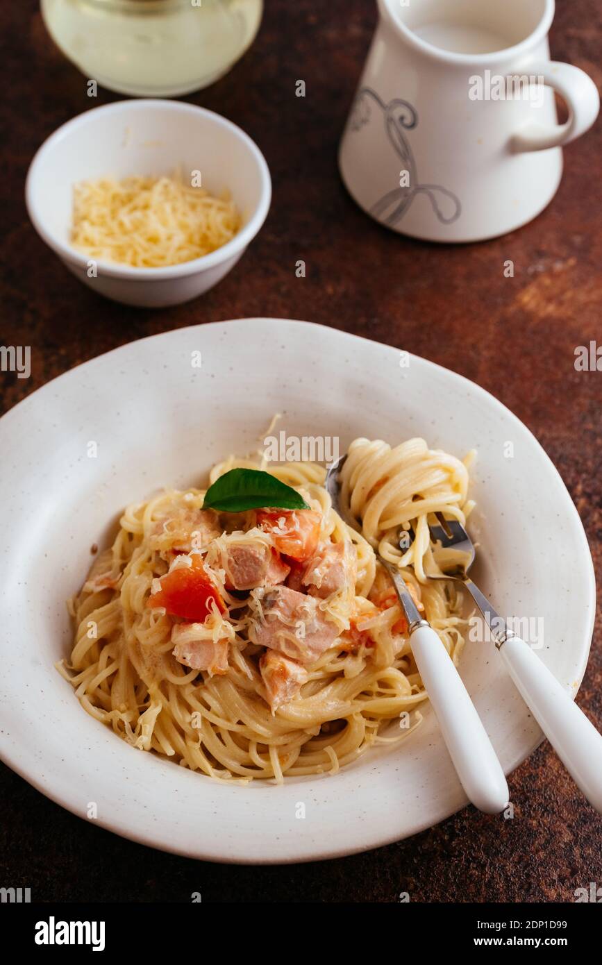 pasta in cream sauce with salmon Stockfoto