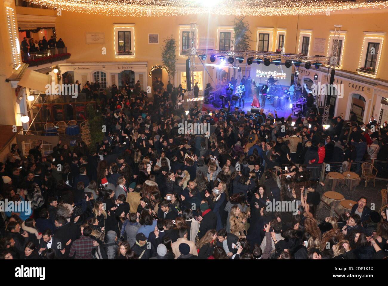 Festeggiamenti di Capodanno 2019 nella Piazzetta di Capri - Silvester wird auf dem Hauptplatz von Capri, Italien gefeiert Stockfoto