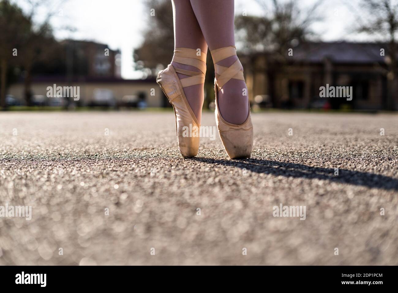Füße einer Ballerina auf tipotes Stockfoto