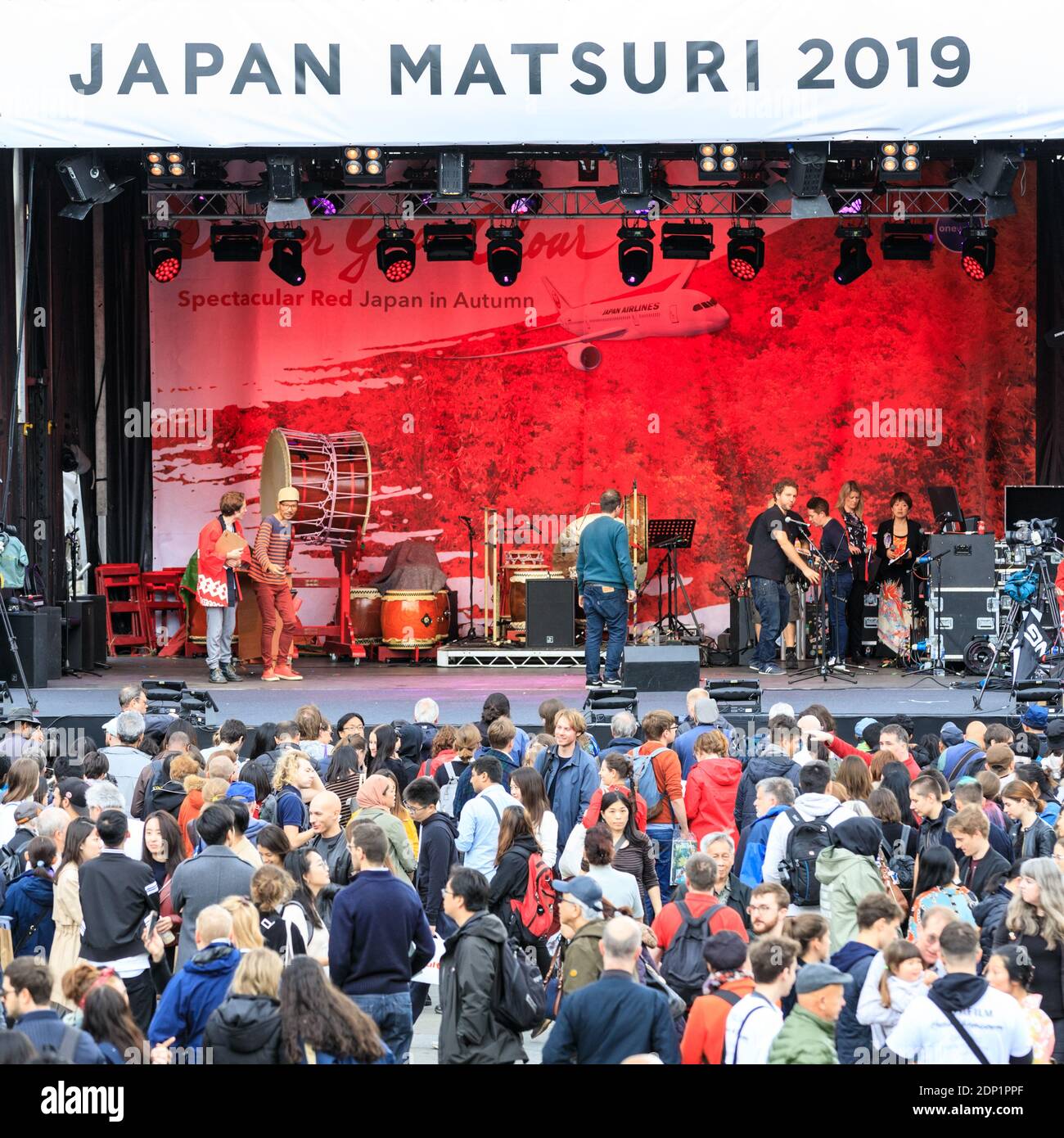 Japan Matsuri Festival Bühne und Publikum am Trafalgar Square, London, Großbritannien Stockfoto