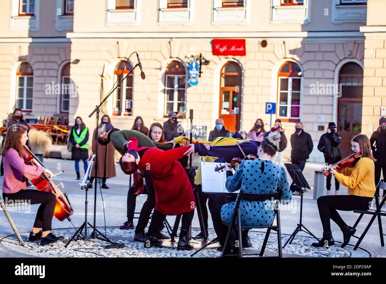 Heute sind Nova Gorica und Gorizia zur Kulturhauptstadt Europas geworden. Zum Ersten Mal Wurden Zwei Städte, Die Gemeinsame Grenze Teilen, In Einem Gemeinsamen Ziel Vereint. Es hat Stockfoto