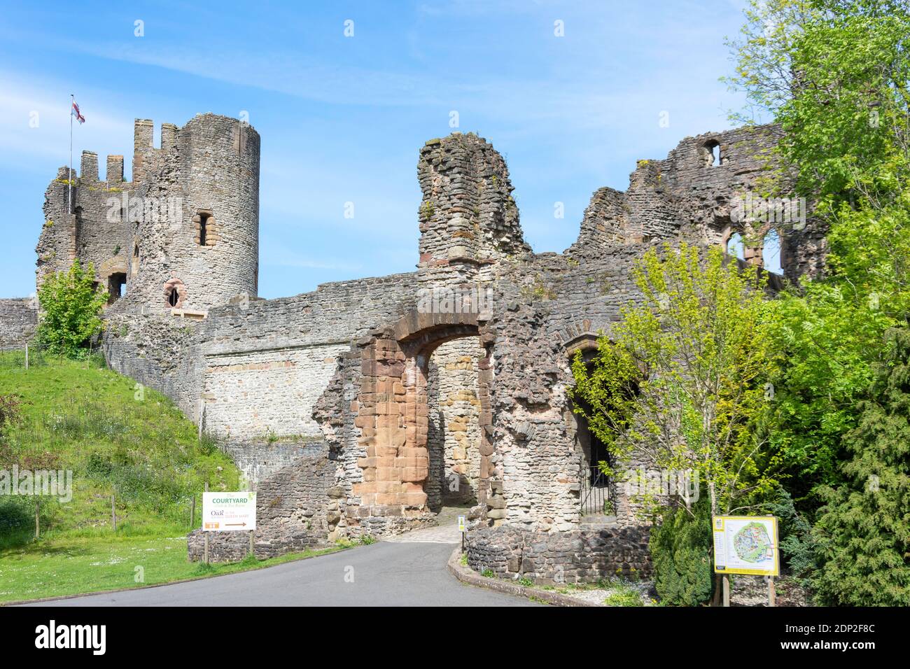 Eingangstor in Dudley Castle, Castle Hill, Dudley, West Midlands, England, Großbritannien Stockfoto