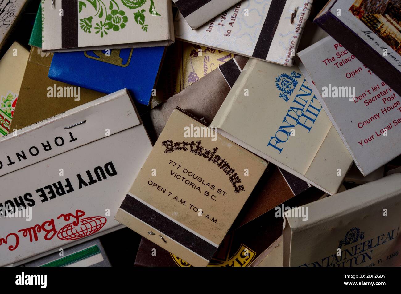 Matchbook/Book Matches; retro collectibles. Collage aus vielen einzelnen Matchbooks. Stockfoto