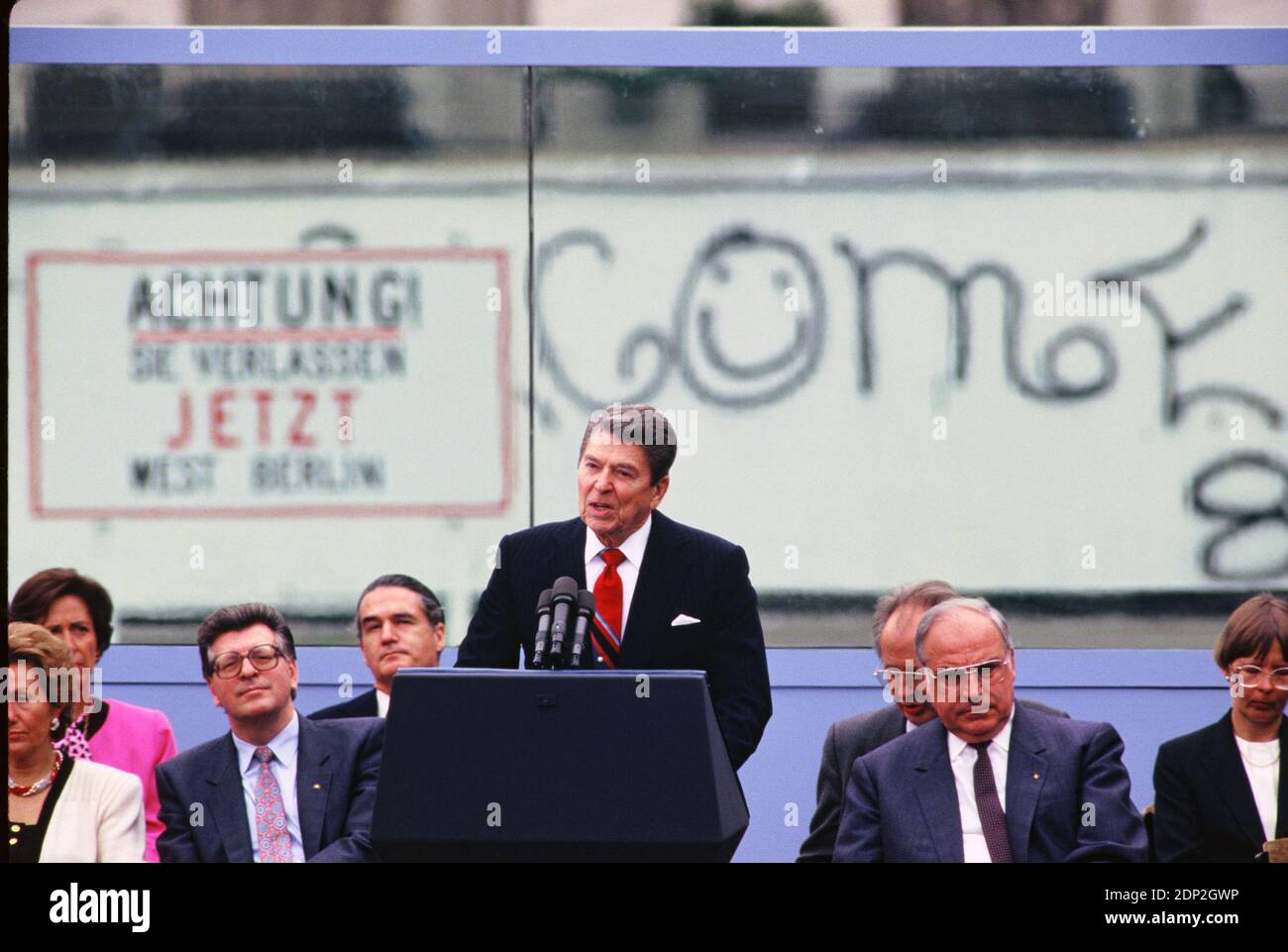 Präsident Reagan gibt seinen Einriss dieser Mauer Rede an der Berliner Mauer am 12. Juni 1987 Foto von Dennis Brack Stockfoto