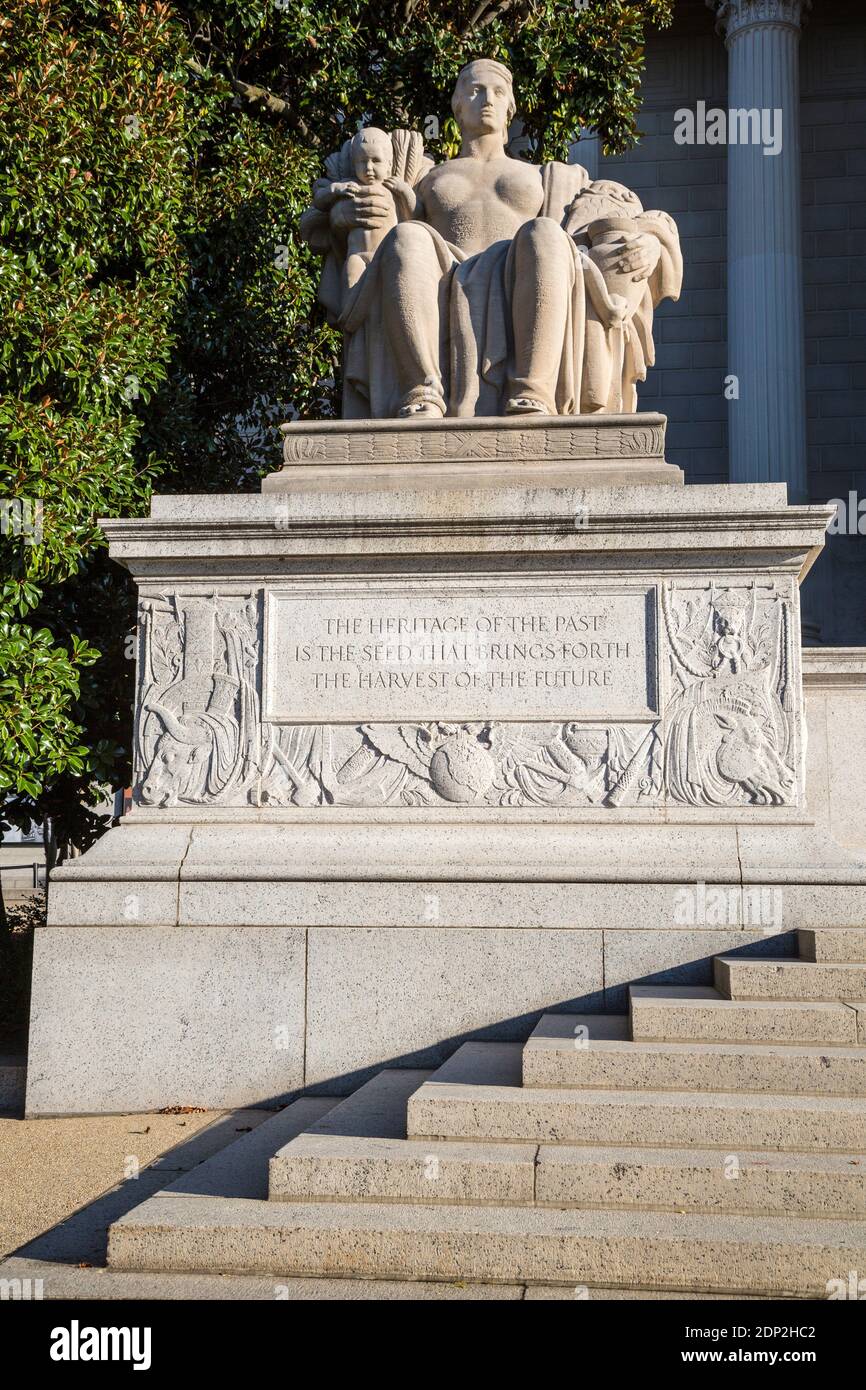 Heritage Statue, National Archives, Washington DC, USA. Bildhauer James Earle Fraser. Stockfoto
