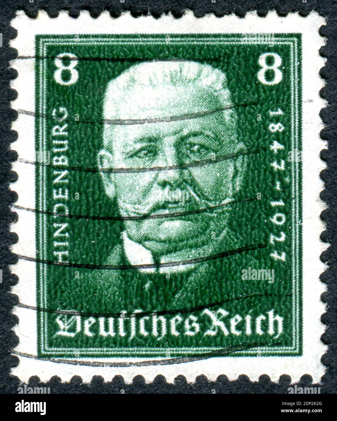 DEUTSCHLAND - UM 1928: Eine in Deutschland (Deutsches Reich) gedruckte Briefmarke zeigt ein Porträt des Reichspräsidenten Paul von Hindenburg, um 1928 Stockfoto