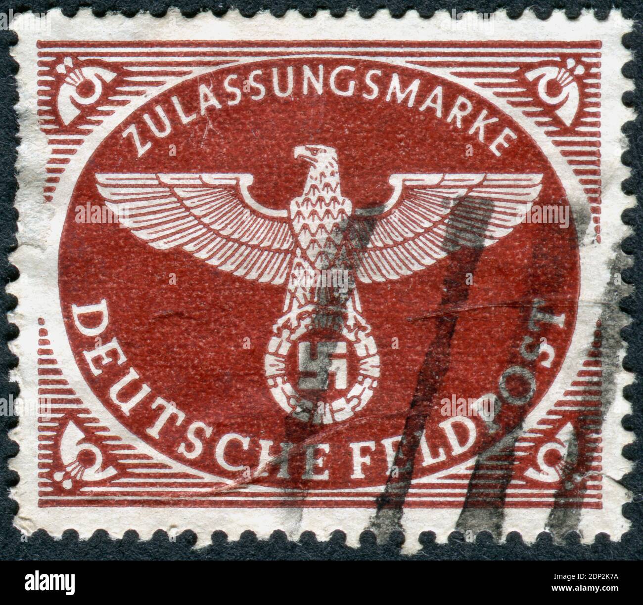 DEUTSCHLAND - UM 1942: Briefmarke (Militärpost) gedruckt in Deutschland, zeigt ein Nazi-Emblem, um 1942 Stockfoto