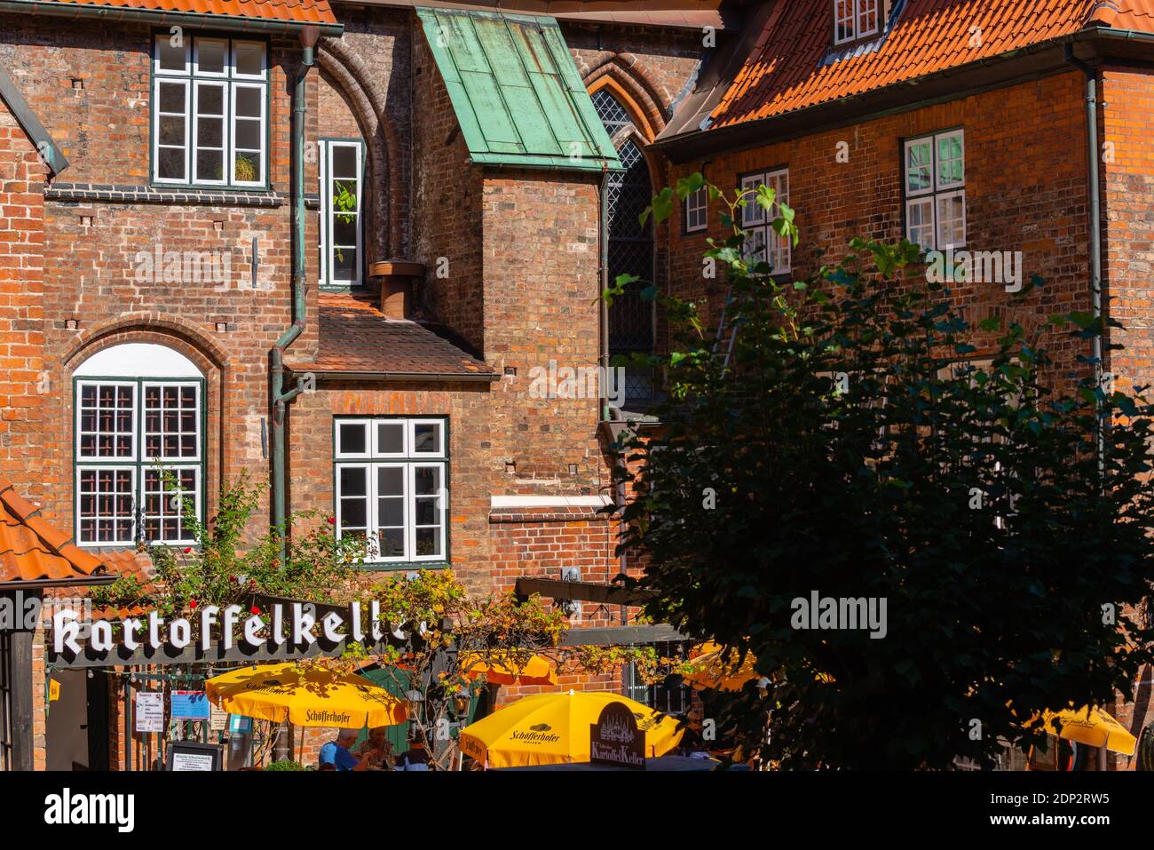 Beliebtes Restaurant Kartoffelkeller oder Kartoffelkeller mit Außendienst, Hansestadt Lübeck, Schleswig-Holstein, norddeutschland, Europa Stockfoto